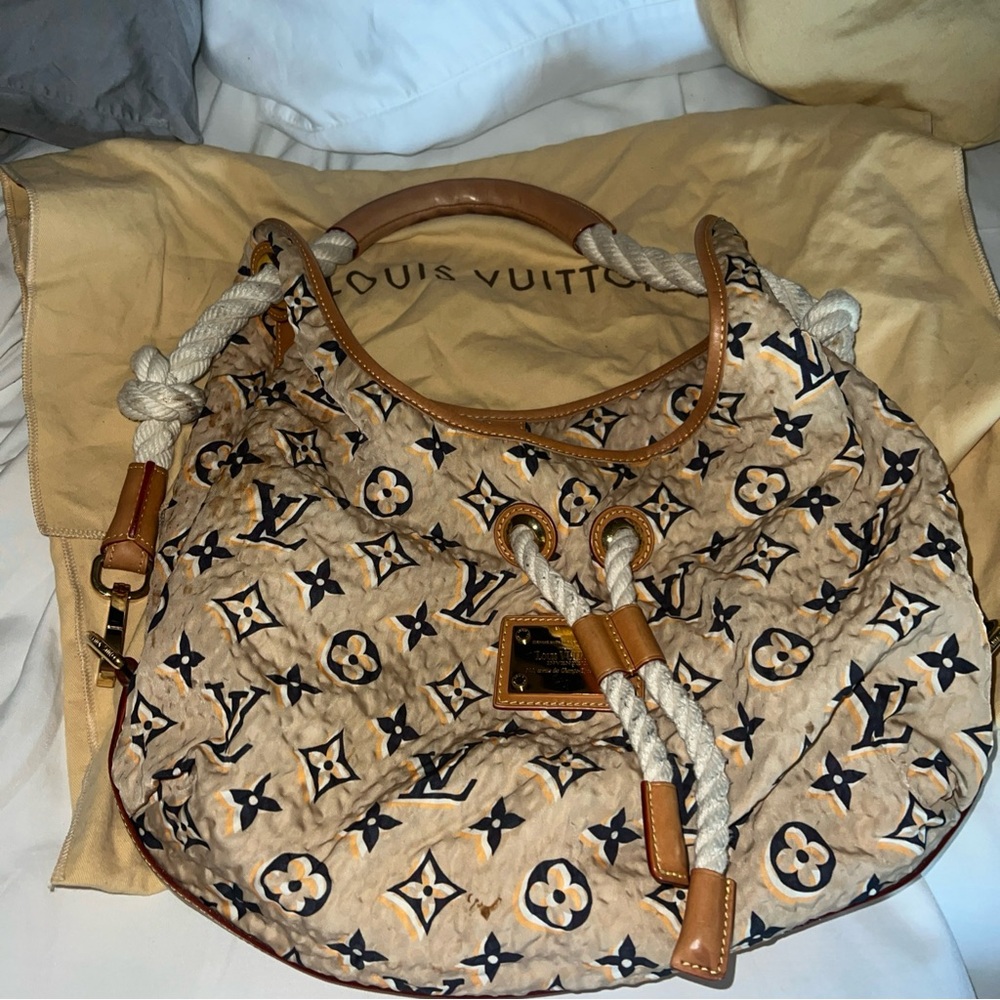 Louis Vuitton Tan and Cream Zipper Detail